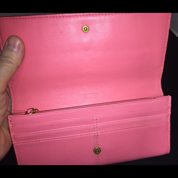 Coach 2 Zippers On Front Salmon Pink Wallet - Picture 3 of 6